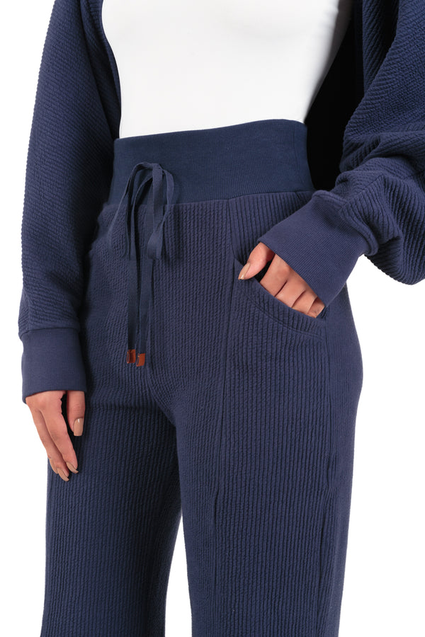 Calça Pantalona Canelada Com Bolso Athleisure Marinho