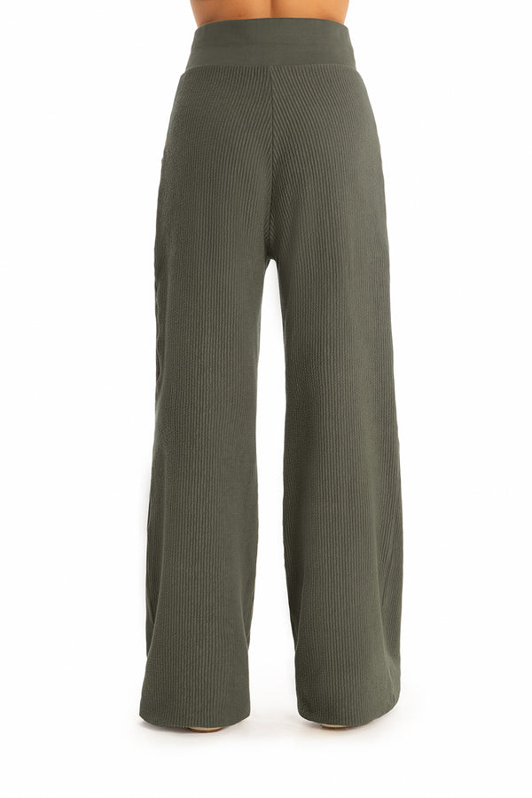 Calça Pantalona Canelada Com Bolso Athleisure Verde Militar