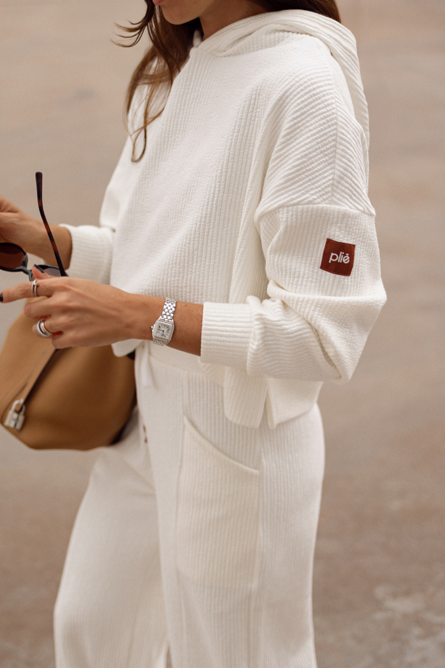 Blusa Cropped Canelada Com Capuz Athleisure Off White
