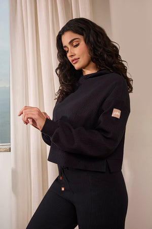 Blusa Cropped Canelada Com Capuz Athleisure Preto