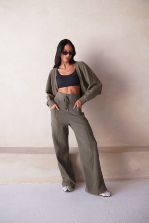 Casaco Cropped Canelado Manga Morcego Athleisure Verde Militar