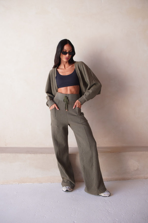 Casaco Cropped Canelado Manga Morcego Athleisure Verde Militar